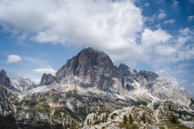 Tofana di Rozes Dağı güzel Dolomitler, İtalya.