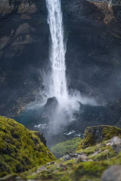 Close Haifoss Waterfall South Iceland Water Crashing Rocks Bottom Splashing — Stock Photo, Image
