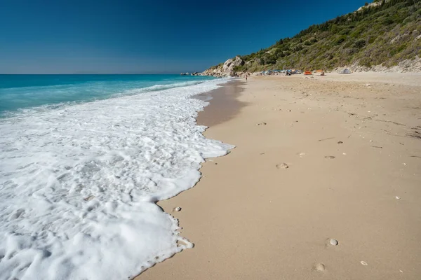 希腊Lefkada Ionian岛上Agios Nikitas村附近的Milos海滩 黄昏金色的阳光 — 图库照片