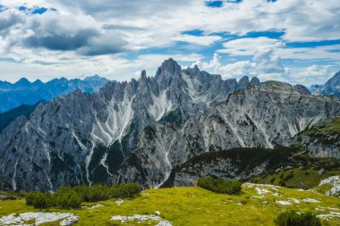 Destansı Cadini di Misurina dağ grubu, İtalyan Alpleri, Dolomitler, İtalya ve Avrupa 'nın panoramik hava görüntüsü.