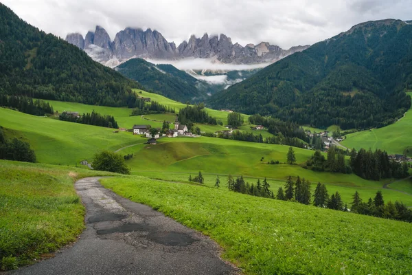 Wanderweg Zur Kirche Magdalena Villnösser Tal Dolomiten Italien Furchetta Und — Stockfoto