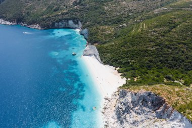 Kefalonia Adası, Yunanistan ve Avrupa 'daki uzak ve gizli Fteri plajı.