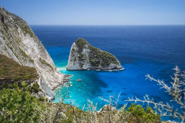 İyon Denizi 'ndeki Plakaki Kayalıkları - Agalas, Zakynthos Adası, Yunanistan.