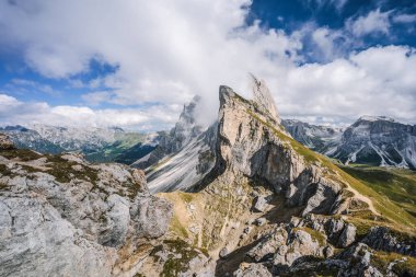 Dolomite Alpleri, Odle Dağları, Güney Tyrol, İtalya ve Avrupa 'daki Seceda zirvesinin güzel manzarası.