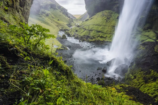 Gyönyörű Kvernufoss Rejtett Vízesés Déli Régióban Izland — Stock Fotó