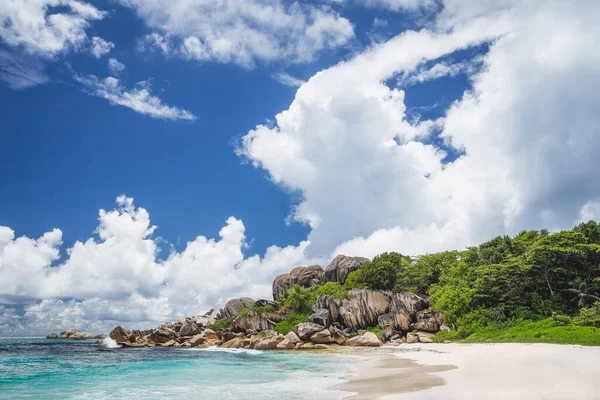 Grand Anse Trópusi Strand Digue Seychelles Híres Gránit Kőképződmények Fehér — Stock Fotó