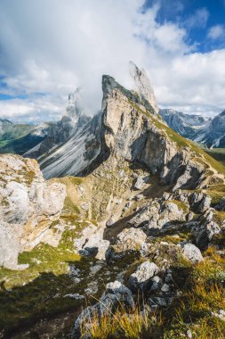 Dolomite Alpleri, Odle Dağları, Güney Tyrol, İtalya ve Avrupa 'daki Seceda zirvesinin güzel manzarası.