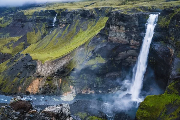 Δραματικό Τοπίο Του Επικού Καταρράκτη Haifoss Στο Φαράγγι Landmannalaugar Ισλανδία — Φωτογραφία Αρχείου