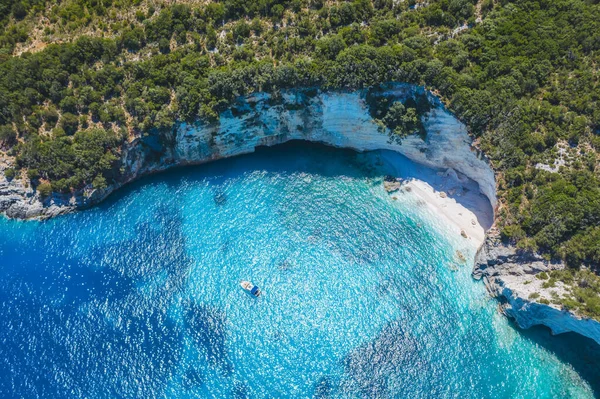 Kefalonia Adası, Yunanistan ve Avrupa 'daki uzak ve gizli Fteri plajı.