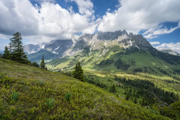 Avusturya Tirol Deki Wilder Kaiser Dağlarında Yürüyüş Parkurları — Stok fotoğraf