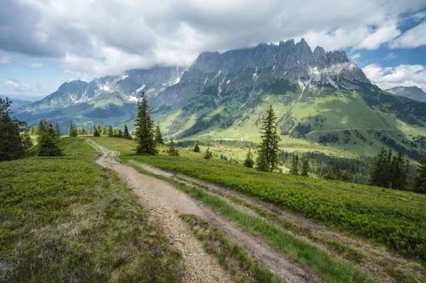 Avusturya Tirol Deki Wilder Kaiser Dağlarında Yürüyüş Parkurları — Stok fotoğraf