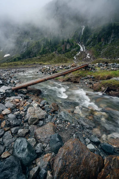 Bagażnik Nad Górskim Lodowcem Topniejąca Rzeka Wody Sulzenau Alm Alpy — Zdjęcie stockowe