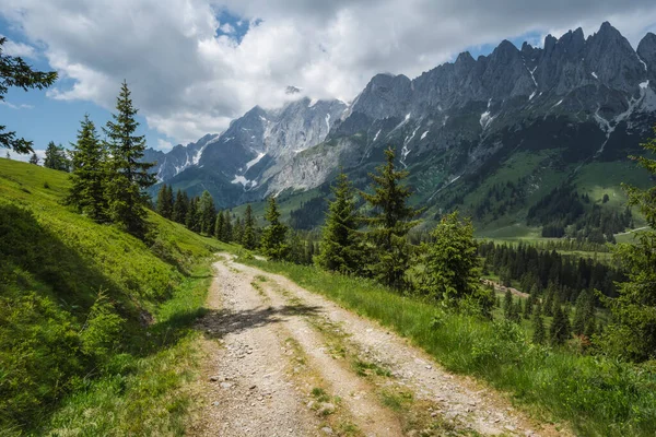 Avusturya Tirol Deki Wilder Kaiser Dağlarında Yürüyüş Parkurları — Stok fotoğraf