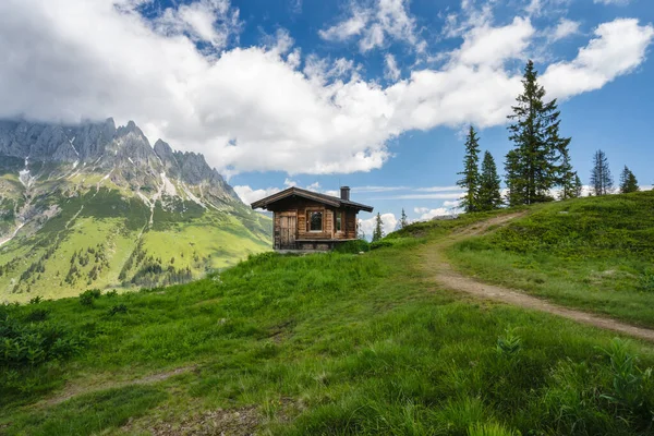 Mała Chatka Szlaku Turystycznym Wokół Gór Wilder Kaiser Tyrol Austria — Zdjęcie stockowe