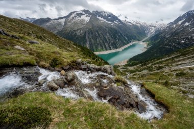 Schlegeis Stausee göl manzaralı. Zillertal, Avusturya - Avrupa