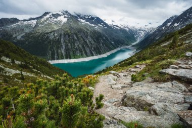Schlegeis Stausee göl manzaralı. Zillertal, Avusturya - Avrupa