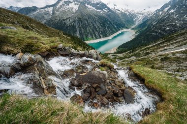 Schlegeis Stausee göl manzaralı. Zillertal, Avusturya - Avrupa
