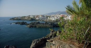Alcala, İspanya 'nın Kanarya Adaları, Tenerife' nin güney kıyısındaki küçük liman ve balıkçı kasabası..