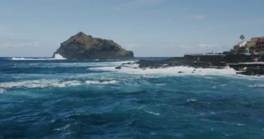 Garachico kasabası ve volkanik kıyılar. Tenerife. Kanarya Adaları.