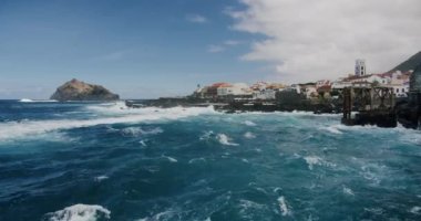 Garachico kasabası ve volkanik kıyılar. Tenerife. Kanarya Adaları.