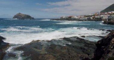 Garachico kasabası ve volkanik kıyılar. Tenerife. Kanarya Adaları.