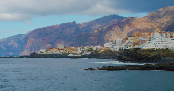 Coastline Atlantic Ocean Town Puerto Santiago Los Gigantes Cliffs Santiago — Vídeo de Stock