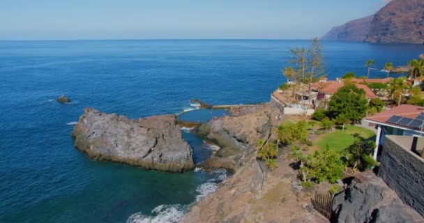 Canary Islands Tenerife Mountain Resort Town Many Hotels Palm Trees — Vídeos de Stock