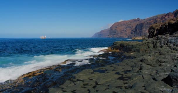 Los Gigantes Tenerife Canary Island Yacht Sailing Open Ocean Sunny — Vídeos de Stock