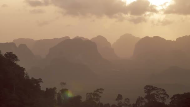 Piękne Widoki Szczyt Góry Jaskini Tygrysa Wieczór Prowincji Krabi — Wideo stockowe
