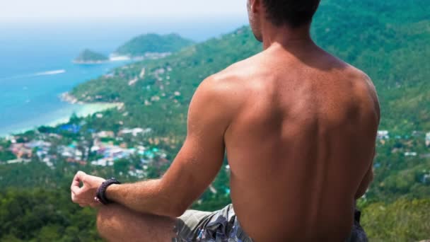 Homens Meditando Topo Ponto Vista Direção Sairee Beach Nang Yuan — Vídeo de Stock