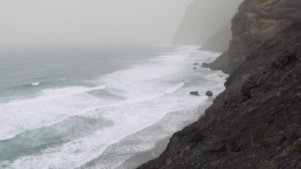 Santo Antao Volcanic Coastline Atlantic Ocean Powerful Waves Rolling Rocky — ストック動画