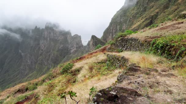 Santo Antao Adası Ndaki Dağların Vadilerin Görkemli Manzarası Tepe Yamaçlarındaki — Stok video