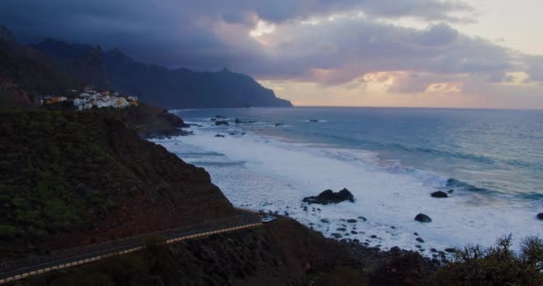 Puesta Sol Sobre Rocas Mar Olas Del Océano Atlántico Con — Vídeos de Stock