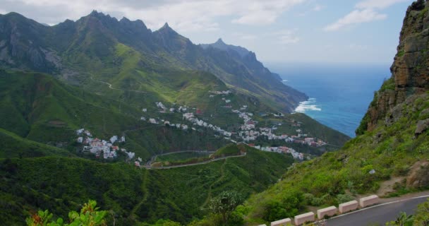 Berglandschaft Strand Und Stadt Norden Teneriffas Sonniger Tag Spektakuläre Aussicht — Stockvideo