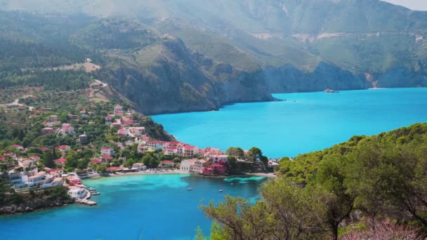 Video Red Roofs Tranquile Assos Village Mediterranean Vegetation Kefalonia Island — Vídeos de Stock