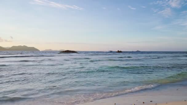 Anse Coco Beach Digue Seychelles Calm Ocean Waves Rolling White — Wideo stockowe