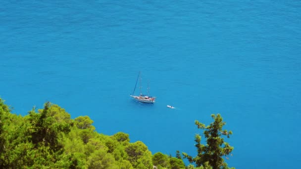 Luxury White Sailing Yacht Open Blue Bay Vacations Mediterenean Sea — Video Stock