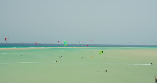 Wide Shot Showing Group Kite Surfer Kiteboarding Waves Atlantic Ocean — Stockvideo