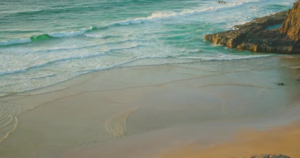 Long Ocean Waves Break White Sand Beach Sunset Sea Water — Video Stock