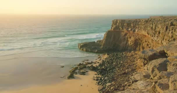 View Waves Break Rocks Blue Ocean Sea Salt Water Beautiful — Video Stock
