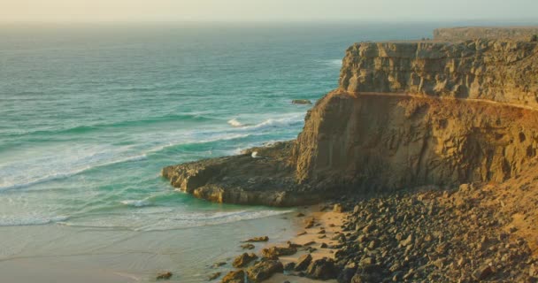 Fuerteventura Cliff Coast Sandstones Ocean Waves Splashing Rocky Limestones Smooth — Wideo stockowe