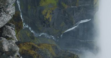 İzlanda 'daki en güzel Haifoss şelalesi.