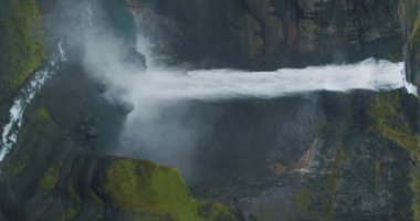 İzlanda 'daki en güzel Haifoss şelalesi..