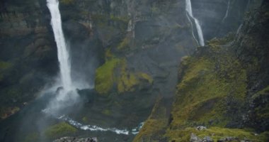 İzlanda 'daki en güzel Haifoss şelalesi..