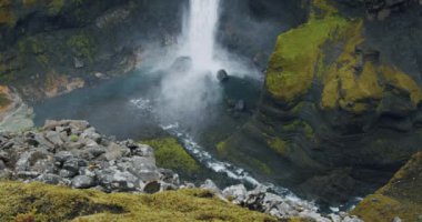İzlanda 'daki en güzel Haifoss şelalesi..