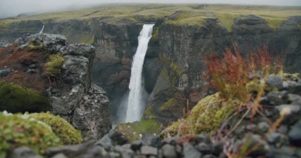 アイスランドの高地で最も美しいハイフォスの滝 — ストック動画