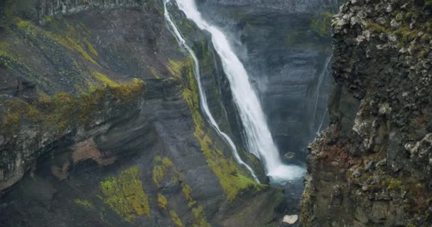 Cume Montanha Com Cachoeira Haifoss Iceland Highland — Vídeo de Stock