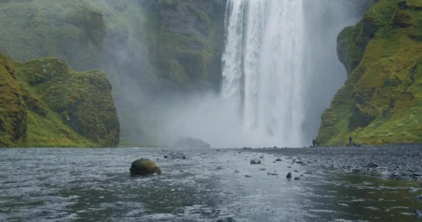 Bela Cachoeira Skogafoss Com Reflexão Fluvial Islândia — Vídeo de Stock