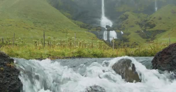 Sidu Wasserfall Bei Nebligem Wetter Der Nähe Von Kirkjubaejarklaustur Island — Stockvideo