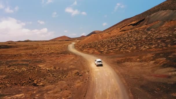 Aerial Shot White Car Driving Narrow Path Red Desert Landscape — Stock Video